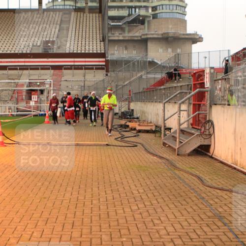 08.12.2024 - St. Pauli X-Mass-Run No. 14 Kathrin Stürmer Photography http://msf.ph/oto/7544225 08.12.2024 10:10:09 Ziel  meine-sportfotos.de