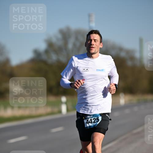 06.04.2025 - 44. Internationalen Wilhelmsburger Insellauf Dr. Thomas Lammeyer http://msf.ph/oto/7549563 06.04.2025 09:17:36 Laufen 4425 meine-sportfotos.de