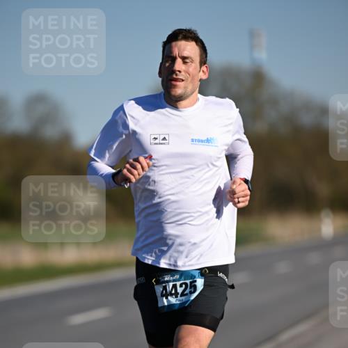 06.04.2025 - 44. Internationalen Wilhelmsburger Insellauf Dr. Thomas Lammeyer http://msf.ph/oto/7549568 06.04.2025 09:17:37 Laufen 4425 meine-sportfotos.de
