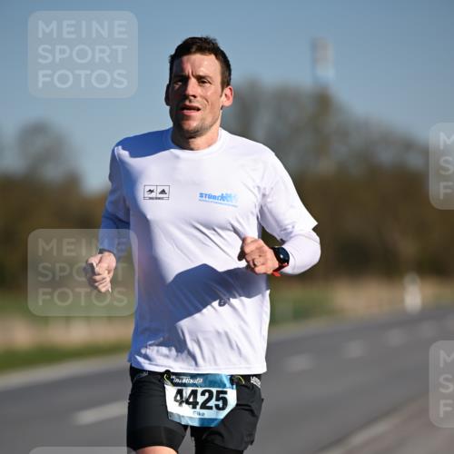 06.04.2025 - 44. Internationalen Wilhelmsburger Insellauf Dr. Thomas Lammeyer http://msf.ph/oto/7549569 06.04.2025 09:17:37 Laufen 4425 meine-sportfotos.de