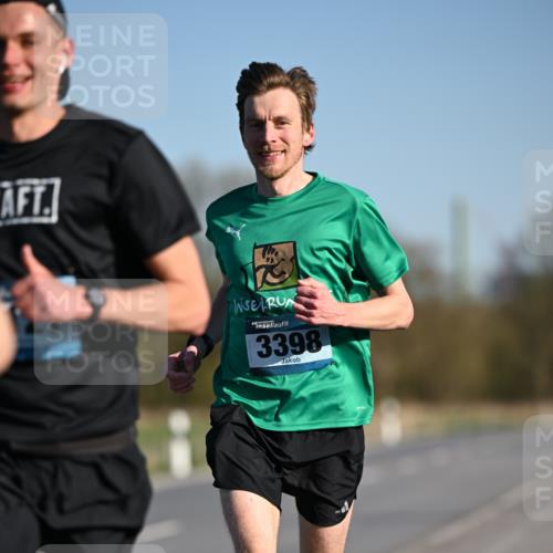 06.04.2025 - 44. Internationalen Wilhelmsburger Insellauf Dr. Thomas Lammeyer http://msf.ph/oto/7549591 06.04.2025 09:18:02 Laufen 3398 meine-sportfotos.de