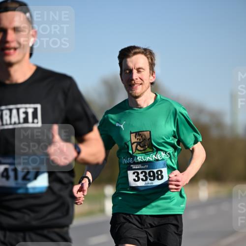 06.04.2025 - 44. Internationalen Wilhelmsburger Insellauf Dr. Thomas Lammeyer http://msf.ph/oto/7549592 06.04.2025 09:18:02 Laufen 4127, 3398 meine-sportfotos.de