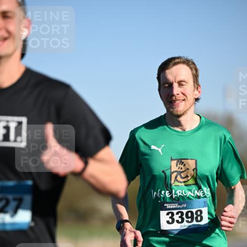 06.04.2025 - 44. Internationalen Wilhelmsburger Insellauf Dr. Thomas Lammeyer http://msf.ph/oto/7549595 06.04.2025 09:18:03 Laufen 27, 3398 meine-sportfotos.de