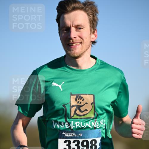 06.04.2025 - 44. Internationalen Wilhelmsburger Insellauf Dr. Thomas Lammeyer http://msf.ph/oto/7549600 06.04.2025 09:18:03 Laufen 44, 3398 meine-sportfotos.de