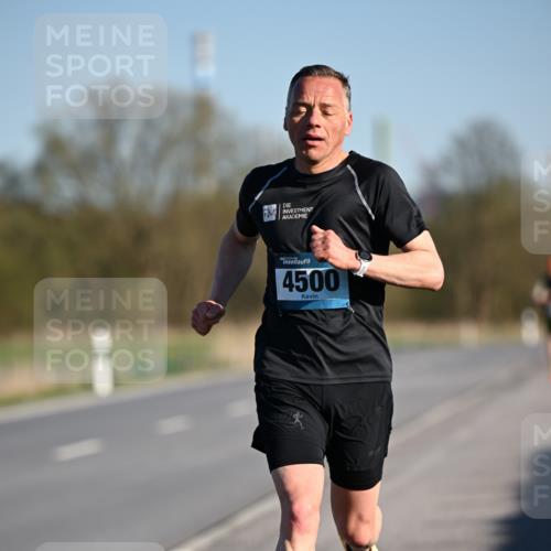 06.04.2025 - 44. Internationalen Wilhelmsburger Insellauf Dr. Thomas Lammeyer http://msf.ph/oto/7549618 06.04.2025 09:18:10 Laufen 4500 meine-sportfotos.de