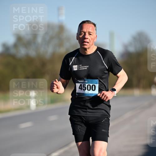 06.04.2025 - 44. Internationalen Wilhelmsburger Insellauf Dr. Thomas Lammeyer http://msf.ph/oto/7549619 06.04.2025 09:18:10 Laufen 4500, 7411 meine-sportfotos.de