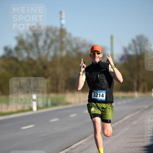 06.04.2025 - 44. Internationalen Wilhelmsburger Insellauf Dr. Thomas Lammeyer http://msf.ph/oto/7549630 06.04.2025 09:18:20 Laufen 3214 meine-sportfotos.de