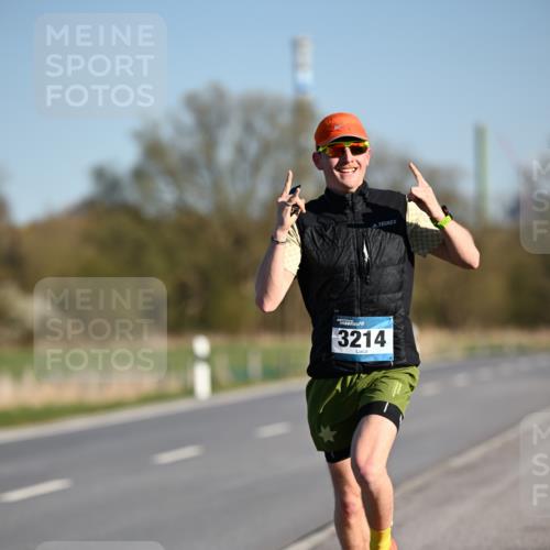 06.04.2025 - 44. Internationalen Wilhelmsburger Insellauf Dr. Thomas Lammeyer http://msf.ph/oto/7549636 06.04.2025 09:18:21 Laufen 3214 meine-sportfotos.de