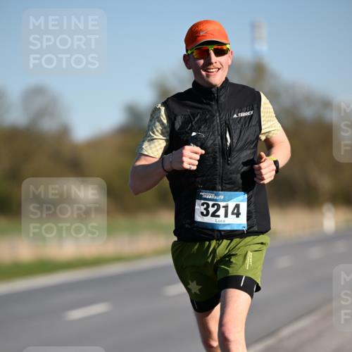 06.04.2025 - 44. Internationalen Wilhelmsburger Insellauf Dr. Thomas Lammeyer http://msf.ph/oto/7549642 06.04.2025 09:18:21 Laufen 44, 3214 meine-sportfotos.de