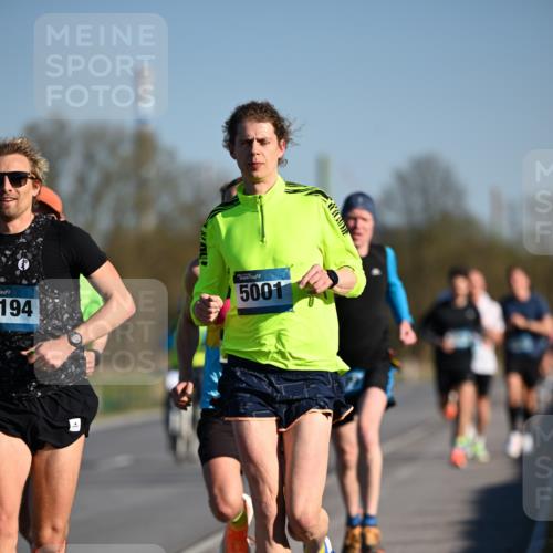 06.04.2025 - 44. Internationalen Wilhelmsburger Insellauf Dr. Thomas Lammeyer http://msf.ph/oto/7549698 06.04.2025 09:19:00 Laufen 194, 5001 meine-sportfotos.de