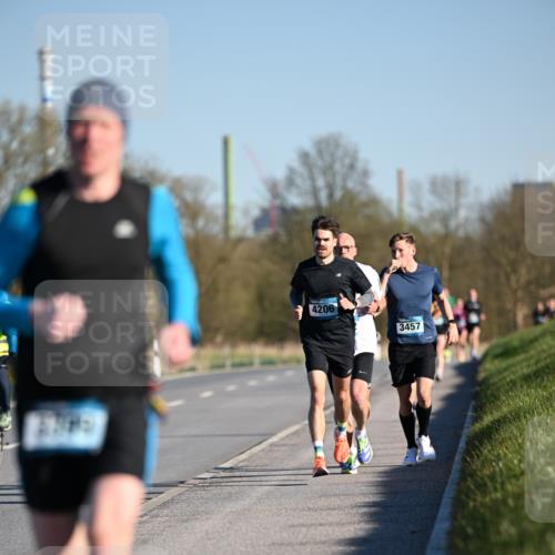 06.04.2025 - 44. Internationalen Wilhelmsburger Insellauf Dr. Thomas Lammeyer http://msf.ph/oto/7549709 06.04.2025 09:19:02 Laufen 4206, 3457 meine-sportfotos.de