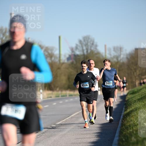 06.04.2025 - 44. Internationalen Wilhelmsburger Insellauf Dr. Thomas Lammeyer http://msf.ph/oto/7549710 06.04.2025 09:19:02 Laufen 4206, 3457 meine-sportfotos.de
