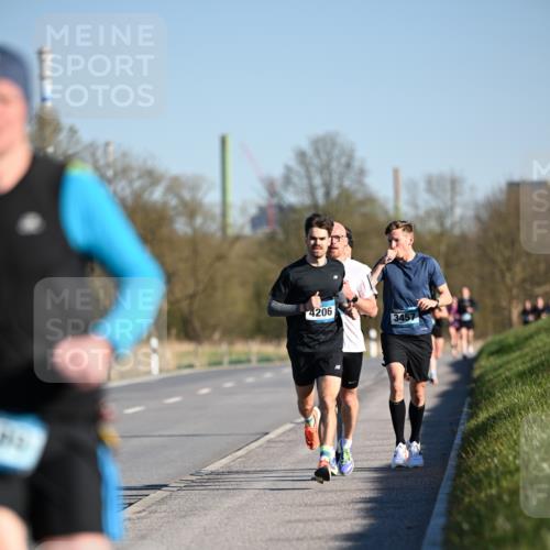 06.04.2025 - 44. Internationalen Wilhelmsburger Insellauf Dr. Thomas Lammeyer http://msf.ph/oto/7549712 06.04.2025 09:19:03 Laufen 4206, 3457 meine-sportfotos.de
