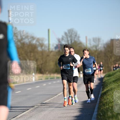 06.04.2025 - 44. Internationalen Wilhelmsburger Insellauf Dr. Thomas Lammeyer http://msf.ph/oto/7549714 06.04.2025 09:19:03 Laufen 4206, 3457 meine-sportfotos.de