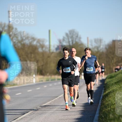 06.04.2025 - 44. Internationalen Wilhelmsburger Insellauf Dr. Thomas Lammeyer http://msf.ph/oto/7549715 06.04.2025 09:19:03 Laufen 4206, 3457 meine-sportfotos.de