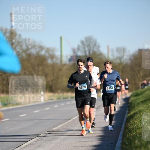 06.04.2025 - 44. Internationalen Wilhelmsburger Insellauf Dr. Thomas Lammeyer http://msf.ph/oto/7549716 06.04.2025 09:19:03 Laufen 4206, 3457 meine-sportfotos.de