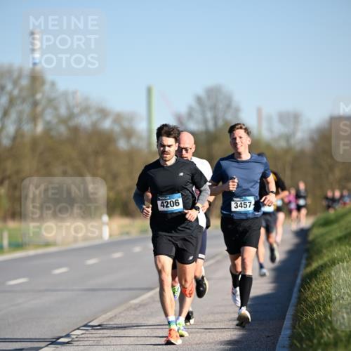 06.04.2025 - 44. Internationalen Wilhelmsburger Insellauf Dr. Thomas Lammeyer http://msf.ph/oto/7549724 06.04.2025 09:19:04 Laufen 4206, 3457 meine-sportfotos.de