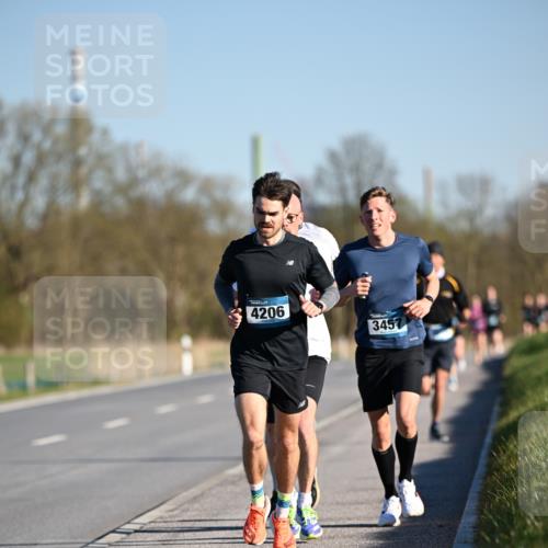06.04.2025 - 44. Internationalen Wilhelmsburger Insellauf Dr. Thomas Lammeyer http://msf.ph/oto/7549726 06.04.2025 09:19:05 Laufen 4206, 3457 meine-sportfotos.de