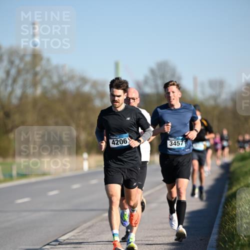 06.04.2025 - 44. Internationalen Wilhelmsburger Insellauf Dr. Thomas Lammeyer http://msf.ph/oto/7549727 06.04.2025 09:19:05 Laufen 4206, 3457 meine-sportfotos.de