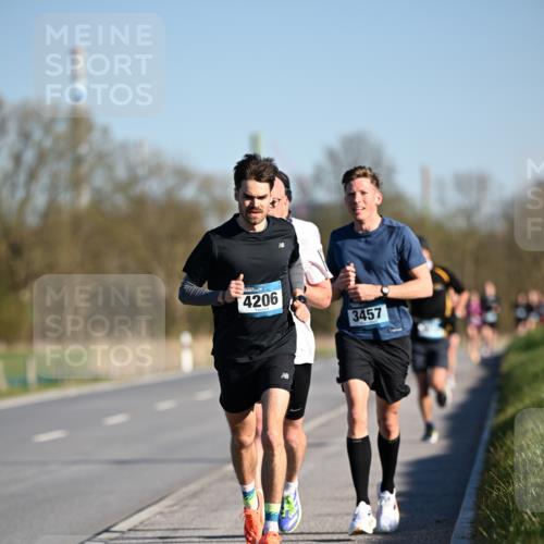 06.04.2025 - 44. Internationalen Wilhelmsburger Insellauf Dr. Thomas Lammeyer http://msf.ph/oto/7549729 06.04.2025 09:19:05 Laufen 4206, 3457 meine-sportfotos.de