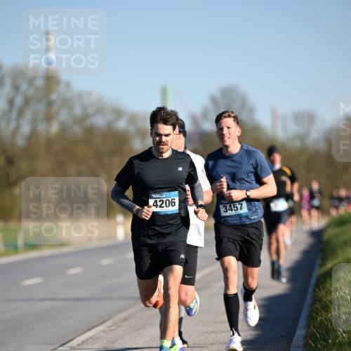 06.04.2025 - 44. Internationalen Wilhelmsburger Insellauf Dr. Thomas Lammeyer http://msf.ph/oto/7549730 06.04.2025 09:19:05 Laufen 4206, 3457 meine-sportfotos.de