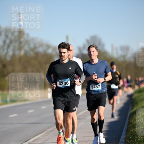 06.04.2025 - 44. Internationalen Wilhelmsburger Insellauf Dr. Thomas Lammeyer http://msf.ph/oto/7549731 06.04.2025 09:19:06 Laufen 3, 4206, 3457 meine-sportfotos.de