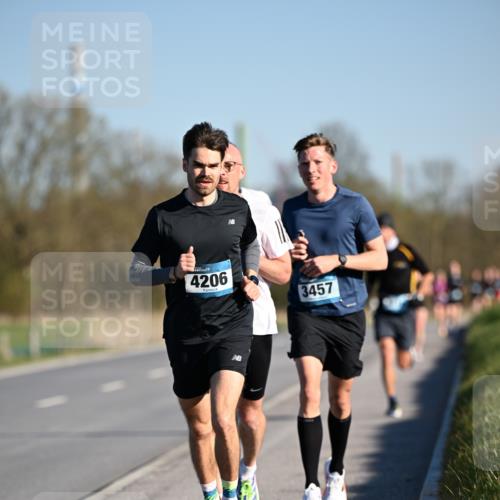06.04.2025 - 44. Internationalen Wilhelmsburger Insellauf Dr. Thomas Lammeyer http://msf.ph/oto/7549734 06.04.2025 09:19:06 Laufen 4206, 3457 meine-sportfotos.de