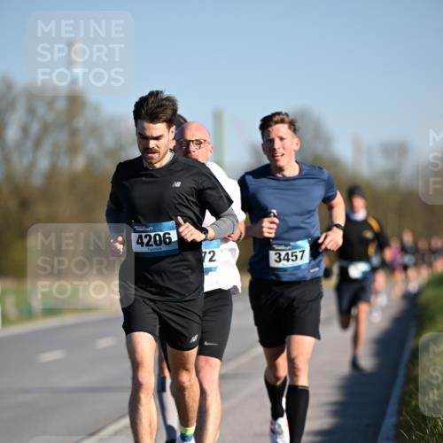 06.04.2025 - 44. Internationalen Wilhelmsburger Insellauf Dr. Thomas Lammeyer http://msf.ph/oto/7549737 06.04.2025 09:19:06 Laufen 4206, 72, 3457 meine-sportfotos.de