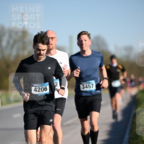06.04.2025 - 44. Internationalen Wilhelmsburger Insellauf Dr. Thomas Lammeyer http://msf.ph/oto/7549739 06.04.2025 09:19:07 Laufen 4206, 2, 3457 meine-sportfotos.de