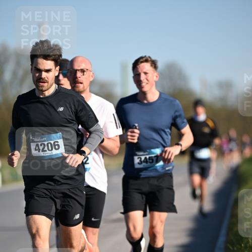 06.04.2025 - 44. Internationalen Wilhelmsburger Insellauf Dr. Thomas Lammeyer http://msf.ph/oto/7549741 06.04.2025 09:19:07 Laufen 4206, 3457 meine-sportfotos.de