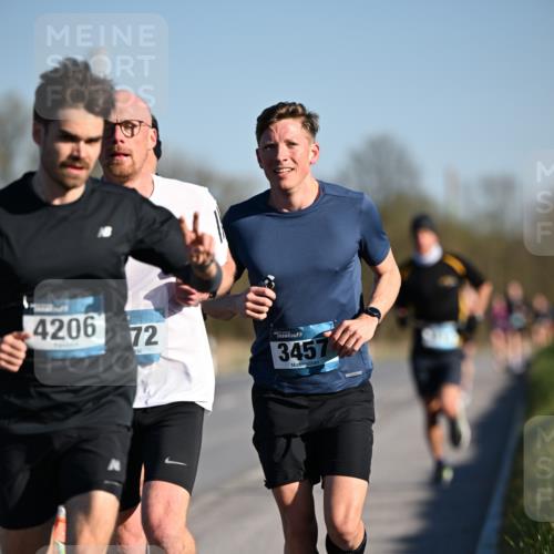 06.04.2025 - 44. Internationalen Wilhelmsburger Insellauf Dr. Thomas Lammeyer http://msf.ph/oto/7549742 06.04.2025 09:19:08 Laufen 4206, 72, 3457 meine-sportfotos.de