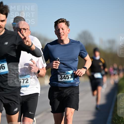 06.04.2025 - 44. Internationalen Wilhelmsburger Insellauf Dr. Thomas Lammeyer http://msf.ph/oto/7549744 06.04.2025 09:19:08 Laufen 06, 572, 3457 meine-sportfotos.de