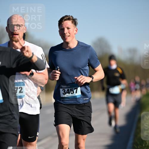 06.04.2025 - 44. Internationalen Wilhelmsburger Insellauf Dr. Thomas Lammeyer http://msf.ph/oto/7549745 06.04.2025 09:19:08 Laufen 72, 3457 meine-sportfotos.de