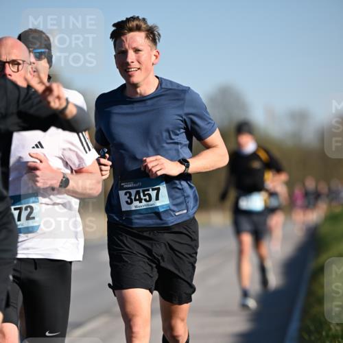 06.04.2025 - 44. Internationalen Wilhelmsburger Insellauf Dr. Thomas Lammeyer http://msf.ph/oto/7549746 06.04.2025 09:19:08 Laufen 72, 3457 meine-sportfotos.de
