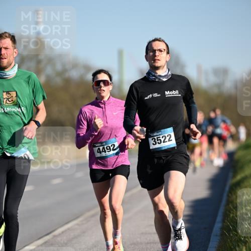 06.04.2025 - 44. Internationalen Wilhelmsburger Insellauf Dr. Thomas Lammeyer http://msf.ph/oto/7549810 06.04.2025 09:19:29 Laufen 4492, 3522 meine-sportfotos.de