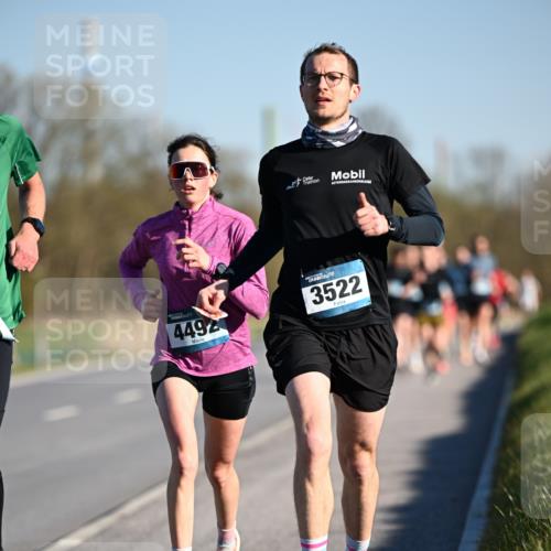06.04.2025 - 44. Internationalen Wilhelmsburger Insellauf Dr. Thomas Lammeyer http://msf.ph/oto/7549812 06.04.2025 09:19:29 Laufen 4492, 3522 meine-sportfotos.de