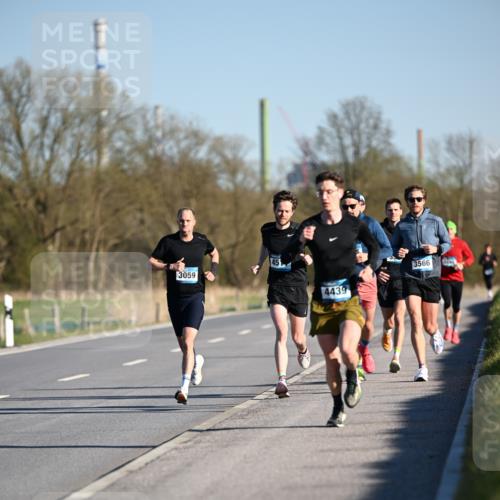 06.04.2025 - 44. Internationalen Wilhelmsburger Insellauf Dr. Thomas Lammeyer http://msf.ph/oto/7549822 06.04.2025 09:19:36 Laufen 45, 3059, 4439, 3566 meine-sportfotos.de