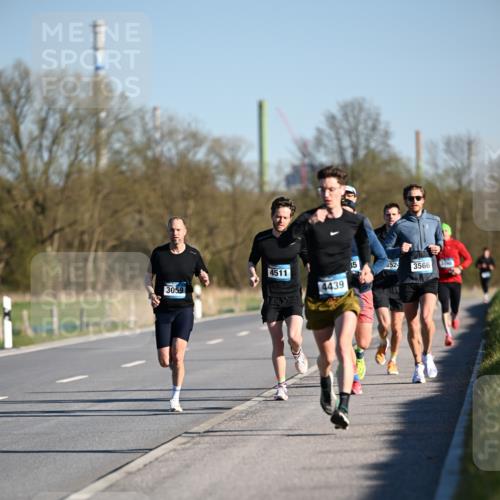 06.04.2025 - 44. Internationalen Wilhelmsburger Insellauf Dr. Thomas Lammeyer http://msf.ph/oto/7549823 06.04.2025 09:19:36 Laufen 4511, 35, 3524, 3566, 3059, 4439 meine-sportfotos.de