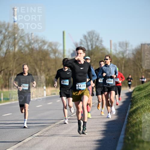 06.04.2025 - 44. Internationalen Wilhelmsburger Insellauf Dr. Thomas Lammeyer http://msf.ph/oto/7549825 06.04.2025 09:19:37 Laufen 3059, 4511, 352, 3566, 4439 meine-sportfotos.de