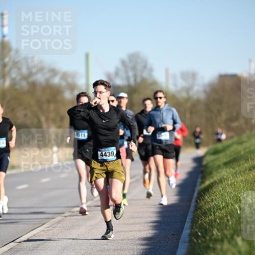 06.04.2025 - 44. Internationalen Wilhelmsburger Insellauf Dr. Thomas Lammeyer http://msf.ph/oto/7549829 06.04.2025 09:19:38 Laufen 4511, 59, 4439 meine-sportfotos.de