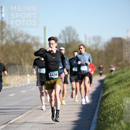 06.04.2025 - 44. Internationalen Wilhelmsburger Insellauf Dr. Thomas Lammeyer http://msf.ph/oto/7549830 06.04.2025 09:19:38 Laufen 4511, 4439 meine-sportfotos.de