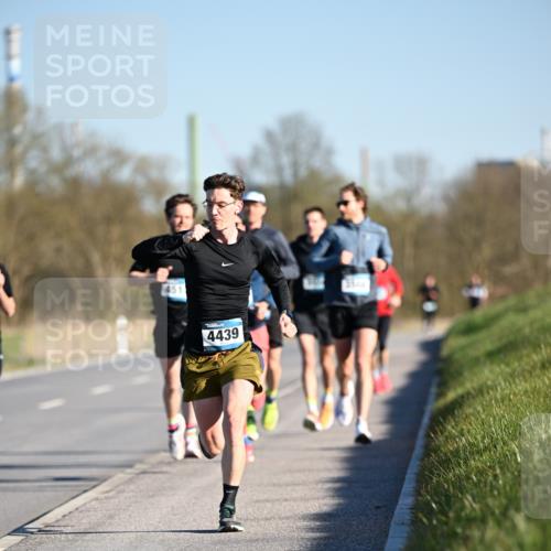 06.04.2025 - 44. Internationalen Wilhelmsburger Insellauf Dr. Thomas Lammeyer http://msf.ph/oto/7549831 06.04.2025 09:19:38 Laufen 451, 4439 meine-sportfotos.de