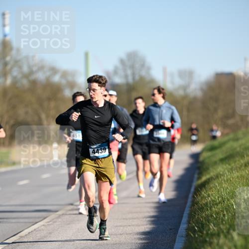 06.04.2025 - 44. Internationalen Wilhelmsburger Insellauf Dr. Thomas Lammeyer http://msf.ph/oto/7549832 06.04.2025 09:19:38 Laufen 4439 meine-sportfotos.de