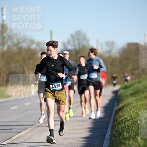 06.04.2025 - 44. Internationalen Wilhelmsburger Insellauf Dr. Thomas Lammeyer http://msf.ph/oto/7549833 06.04.2025 09:19:38 Laufen 4439 meine-sportfotos.de