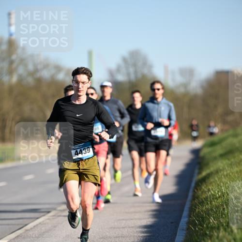 06.04.2025 - 44. Internationalen Wilhelmsburger Insellauf Dr. Thomas Lammeyer http://msf.ph/oto/7549837 06.04.2025 09:19:39 Laufen 4439, 1019 meine-sportfotos.de