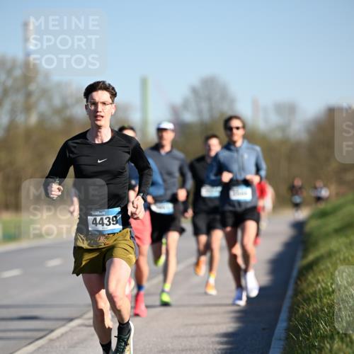 06.04.2025 - 44. Internationalen Wilhelmsburger Insellauf Dr. Thomas Lammeyer http://msf.ph/oto/7549840 06.04.2025 09:19:39 Laufen 4439 meine-sportfotos.de