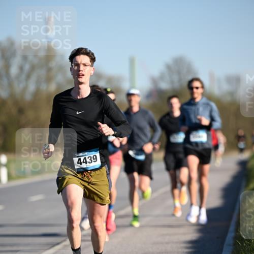 06.04.2025 - 44. Internationalen Wilhelmsburger Insellauf Dr. Thomas Lammeyer http://msf.ph/oto/7549843 06.04.2025 09:19:39 Laufen 4439 meine-sportfotos.de