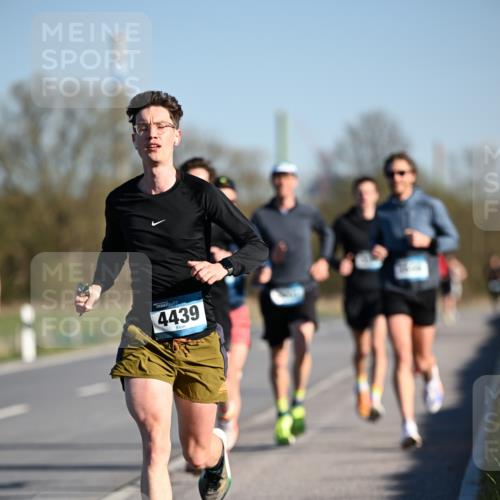 06.04.2025 - 44. Internationalen Wilhelmsburger Insellauf Dr. Thomas Lammeyer http://msf.ph/oto/7549844 06.04.2025 09:19:40 Laufen 4439 meine-sportfotos.de