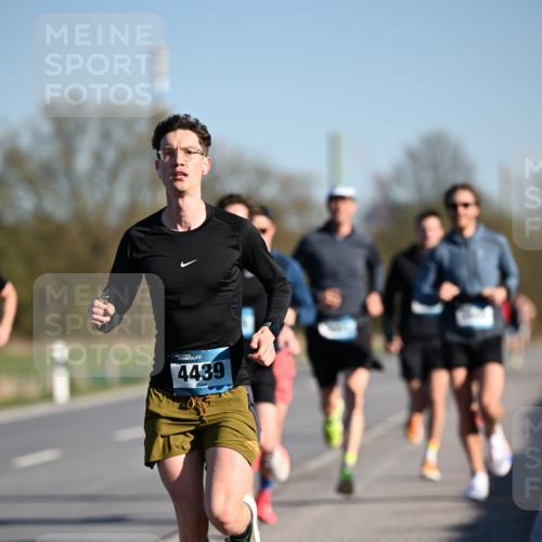 06.04.2025 - 44. Internationalen Wilhelmsburger Insellauf Dr. Thomas Lammeyer http://msf.ph/oto/7549845 06.04.2025 09:19:40 Laufen 4439 meine-sportfotos.de