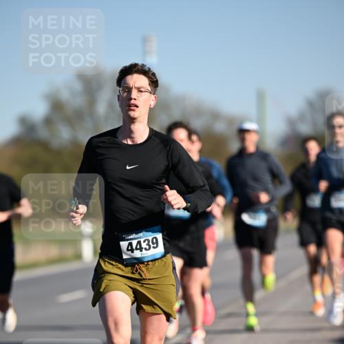 06.04.2025 - 44. Internationalen Wilhelmsburger Insellauf Dr. Thomas Lammeyer http://msf.ph/oto/7549848 06.04.2025 09:19:40 Laufen 4439 meine-sportfotos.de